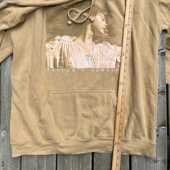 Taylor Swift Fearless TV Mustard Hoodie Size Large - Picture 4 of 8